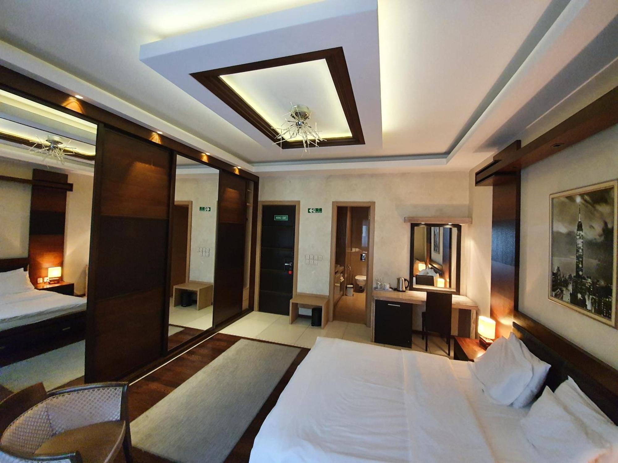 Privilege By Central Park Bed & Breakfast 4*